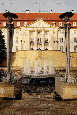 Sopot. Grand Hotel w promieniach zachodzacego slonca

23.04.2009
...