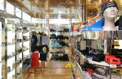 Gdynia. Do nabrzeza w Baltyckim Terminalu Kontenerowym...