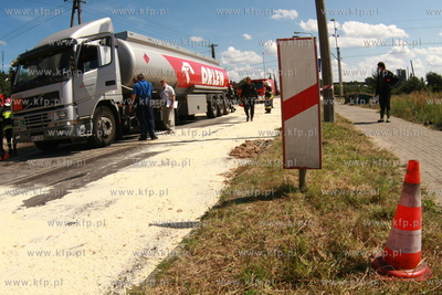Mosty kolo Leborka. Pociag SKM uderzyl w cysterne....