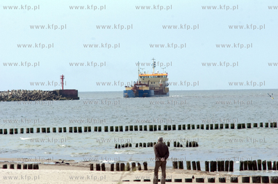 W Ustce rozpoczela sie odbudowa wschodniej plazy, tak...