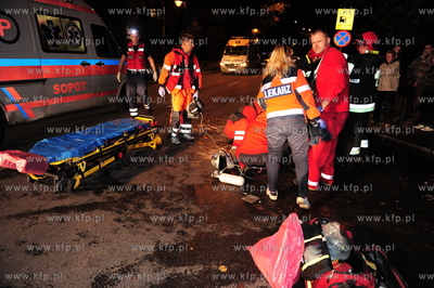 Sopot. Ul. Powstancow warszawy k. hotelu Grand. Samochod...