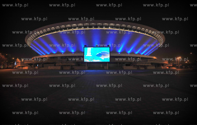 Katowice. Iluminowane centrum miasta wieczorem w pierwszy...