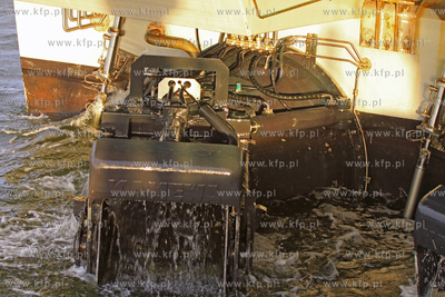 Do gdanskiego portu przypynal niecodzienny okręt HSwMS...