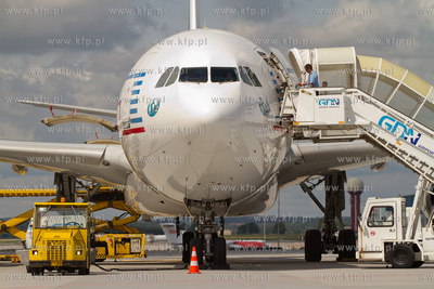 Airbus A 340-200 Francuskich Sil Powietrznych wyladowal...