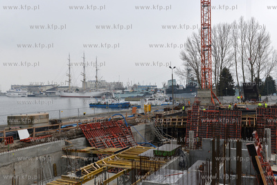 Gdynia. Na terenie sasiadujacym z apartamentowcem Sea...