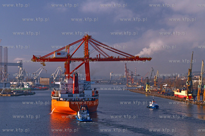 Nowe suwnice dla Baltyckiego Terminalu Kontenerowego...