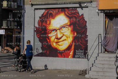 Górny Wrzeszcz. Graffiti, portret Zbigniewa Wodeckiego...