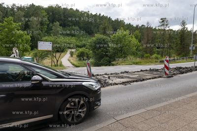 Gdańsk Oliwa. Zerwany fragment nawierzchni na Ul....