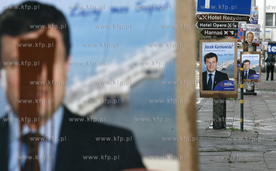 Sopot. Zniszczony plakat wyborczy Jacka Karnowskiego...