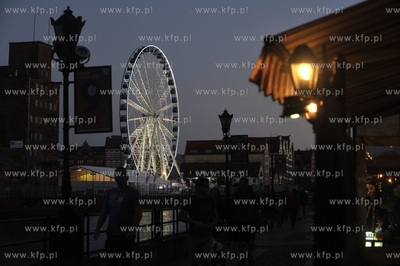 Gdanskie kolo widokowe, diabelski mlyn na wyspie Spichrzow...