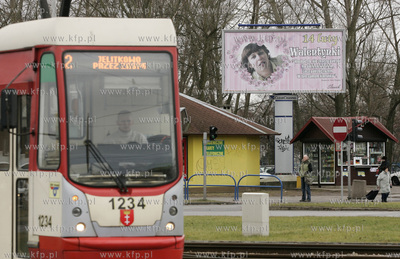Gdansk. Skrzyzowanie Pomorskiej i Chlopskiej. Billboard...