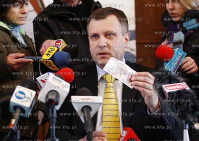 Sopot. Konferencja prasowa. Prezydent Sopotu zwrocil...