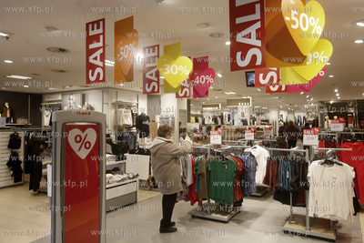 Poswiateczne wyprzedaze w Centrum Handlowym Manhattan...