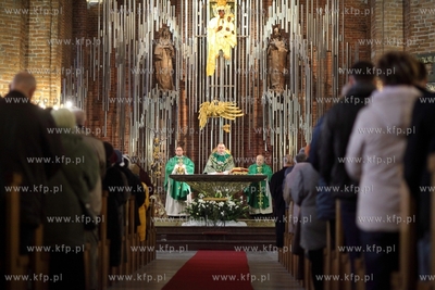 Gdansk. Dzien Pamieci Zolnierzy Wykletych. Nz. msza...
