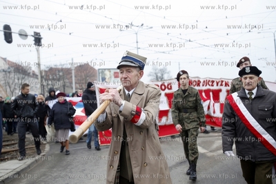 Dzien Pamieci Zolnierzy Wykletych. Nz. Przemarsz ulicami...