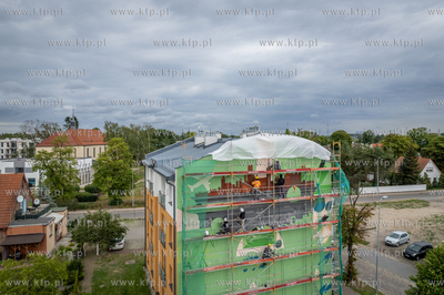 Powstaje mural na budynku przy ulicy Michny 9 w Gdańsku....