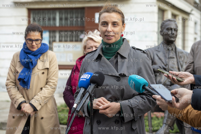 Plac przy pomniku Lecha Bądkowskiego. Konferencja...