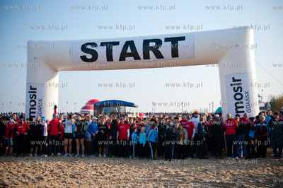 Gdansk. Plaza w Brzeznie. Gdansk Biega 2011.
Na start...