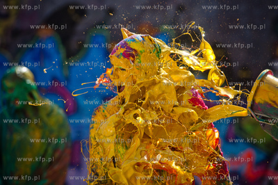 Gdansk. Centrum Stocznia Gdanska. Kolorowy smigus-dyngus...