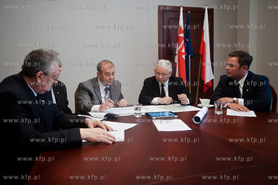 Elblag. Urzad MIasta. Wizyta prezesa PIS Jaroslawa...