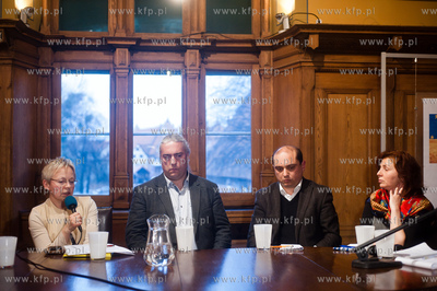 Gdansk. Ratusz Staromiejski. Debata publiczna pt. Co...