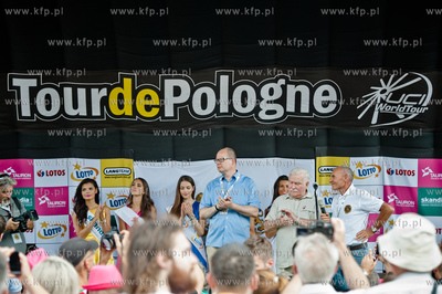 Gdansk. Plac Solidarnosci. Start honorowy 71 wysciugu...