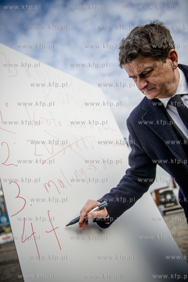 Gdansk. Plac Solidarnosci. Konferencja Janusza Palikota,...