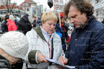 Plac Przyjaciół SopotuHappening pt. Nie róbcie nas...