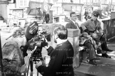 Cezary Pazura na planie filmowym serialu "Pogranicze...
