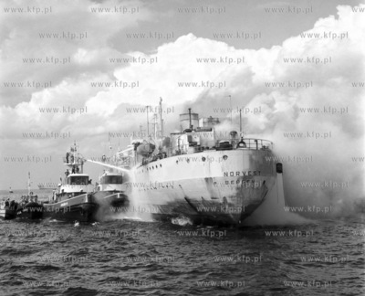 Grozny pozar silowni masowca m/v Norvest 12km od Portu...