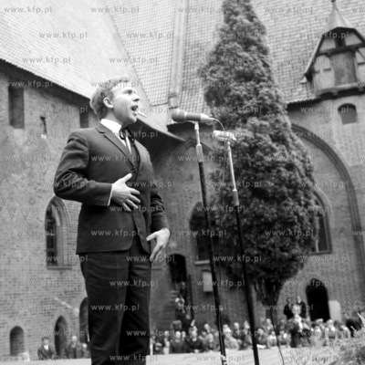 Dziedziniec zamku w Malborku. Uroczystosci z okazji...