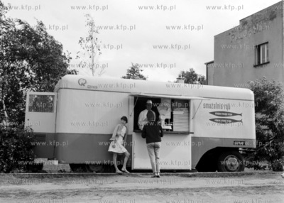 Smazalnia ryb na ulicach Gdyni. 06.19700000197z_czerwiec1970Fot....