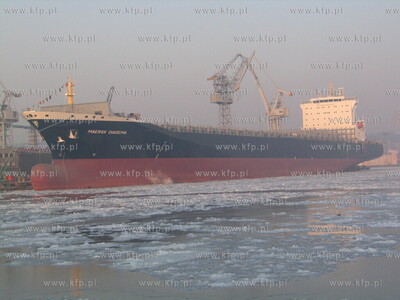 Chrzest statku w Stoczni Gdynia SA. Kontenerowiec Charlotte...