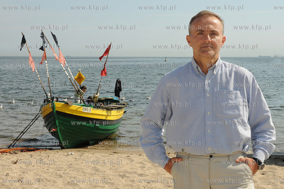 Prezydent Gdyni Wojciech Szczurek na plazy w Orlowie...