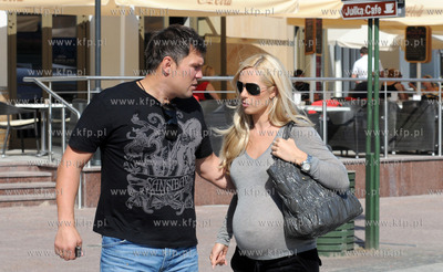 Sopot. Centrum Haffnera. Dariusz Michalczewski z zona...