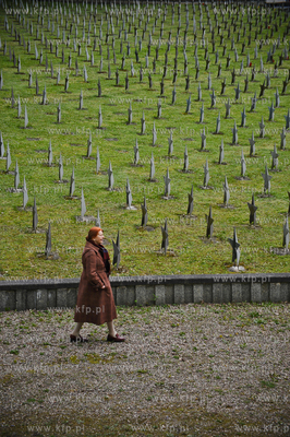 Cmentarz zolnierzy Armii Radzieckiej w Gdansku po uroczystosciach...