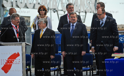 Pomnik Trzech Krzyzy na Placu Solidarnosci w Gdansku.....
