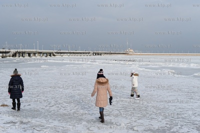 Sopot, molo. Zatoka Gdanska zamarzla ponad 1 km od...