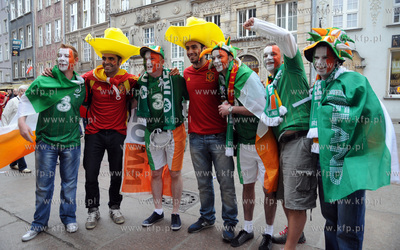 Gdansk. Kibice z Hiszpanii i Irlandii opanowali gdanska...