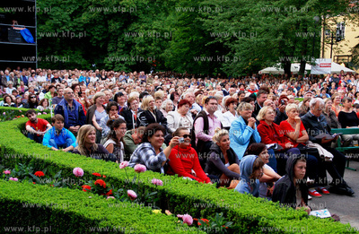 Estrada przed Palacem Opatow w Parku Oliwskim. Mozartiana...