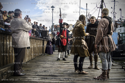 Gdansk. Wyspa Olowianka. Do abordazu - rekonstrukcja...