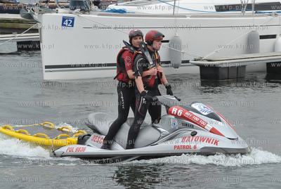 Sopot. Zatoka Gdanska. Okolo godziny 11 zatonela lodz...