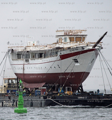 Transport kadluba do portu wewnetrzego w Gdansku szkolnego...