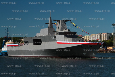 Gdynia. ORP Ślązak bezpośrednio po wodowaniu podczas...