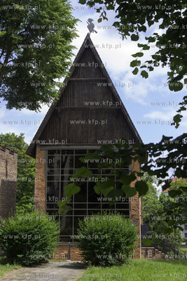 Baszta Czarownic zostala wzniesiona w latach 1411-1415....