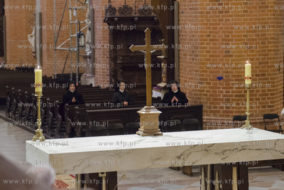 Z powodu pandemii koronawirusa wierni nie mogą uczestniczyć...