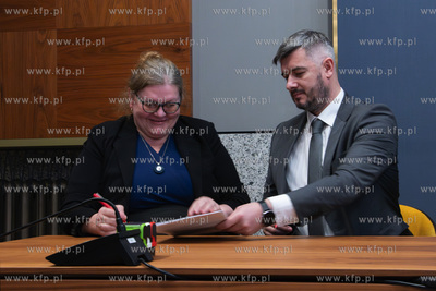 Podpisanie umowy na przebudowę wiaduktu nad linią...