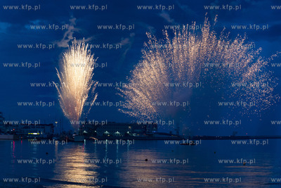 LOTOS Gdynia Aerobaltic 2019. Pokazy wieczorno-nocne...