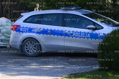 Dobrzewino. Policja kontroluje osoby przebywające...
