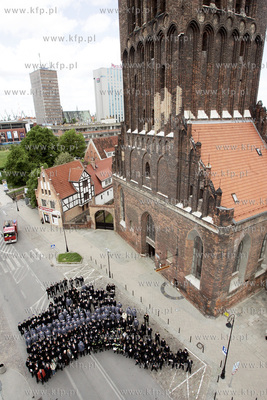 W nagrode za wspaniala sluzbe podczas gaszenia kosciola...